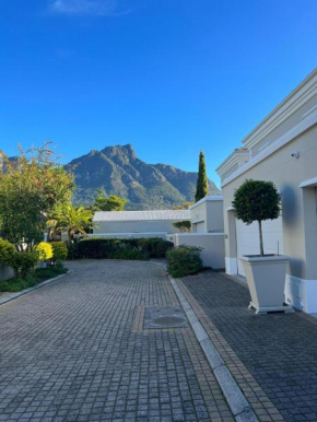 Elgin Townhouse-Excellent location